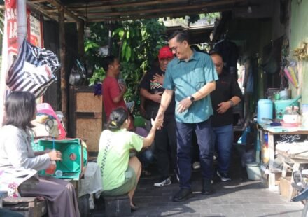 Wakil Walikota Yogyakarta Wawan Harmawan ketika mengunjungi warga Cokrodiningratan